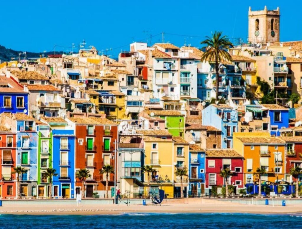 Marketing digital en Villajoyosa: las casas de colores de la Vila Joiosa frente al mar