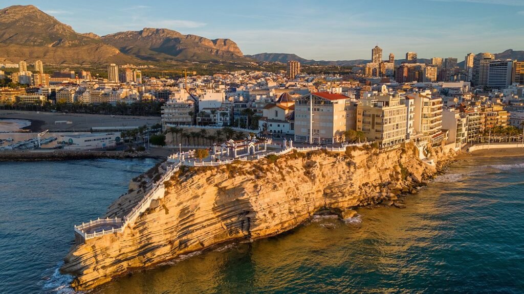 Digital marketing in Benidorm: the city seen from the clifftop viewpoint