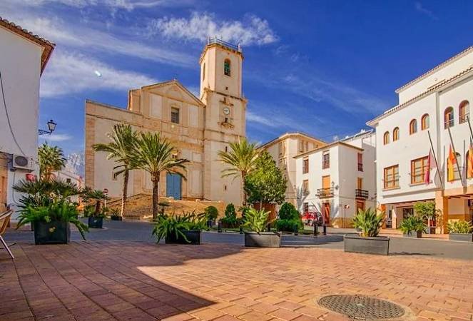 Marketing digital en La Nucía: la plaza de la iglesia de La Nucía