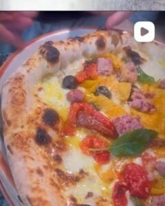 Pizza napolitana recien hecha